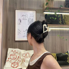 Heart-Shaped Rhinestone Acrylic Hair Claw 8cm