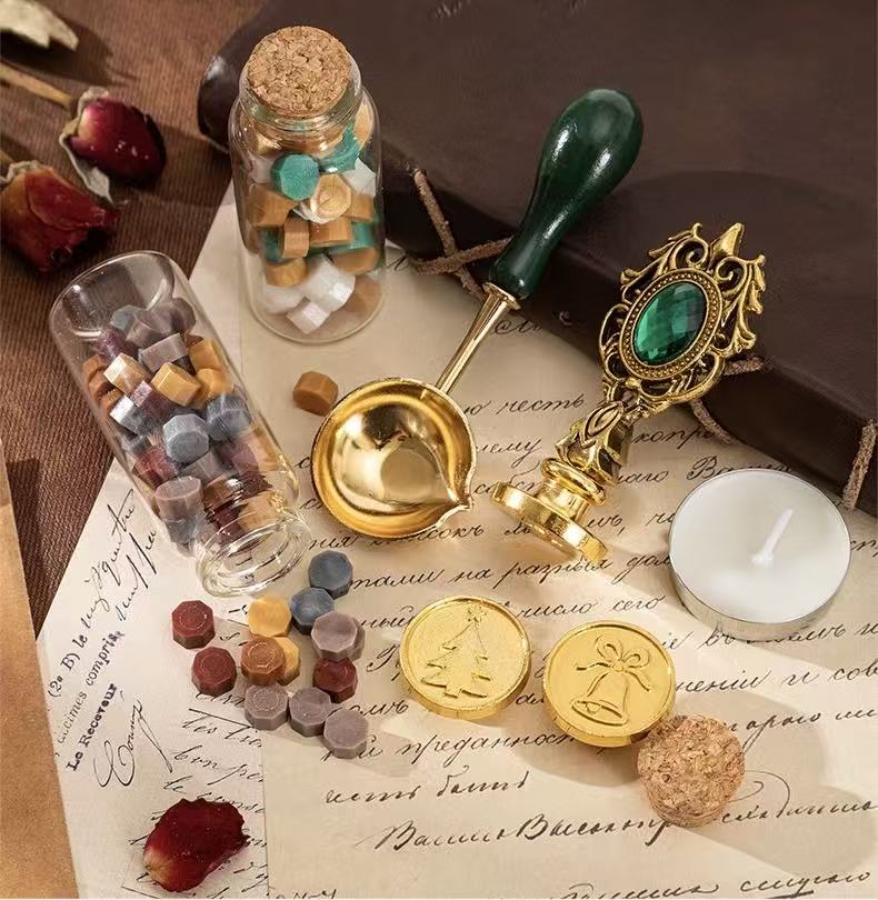 Christmas-Themed Vintage Wax Seal Stamp 7-Piece Set – Green Handle