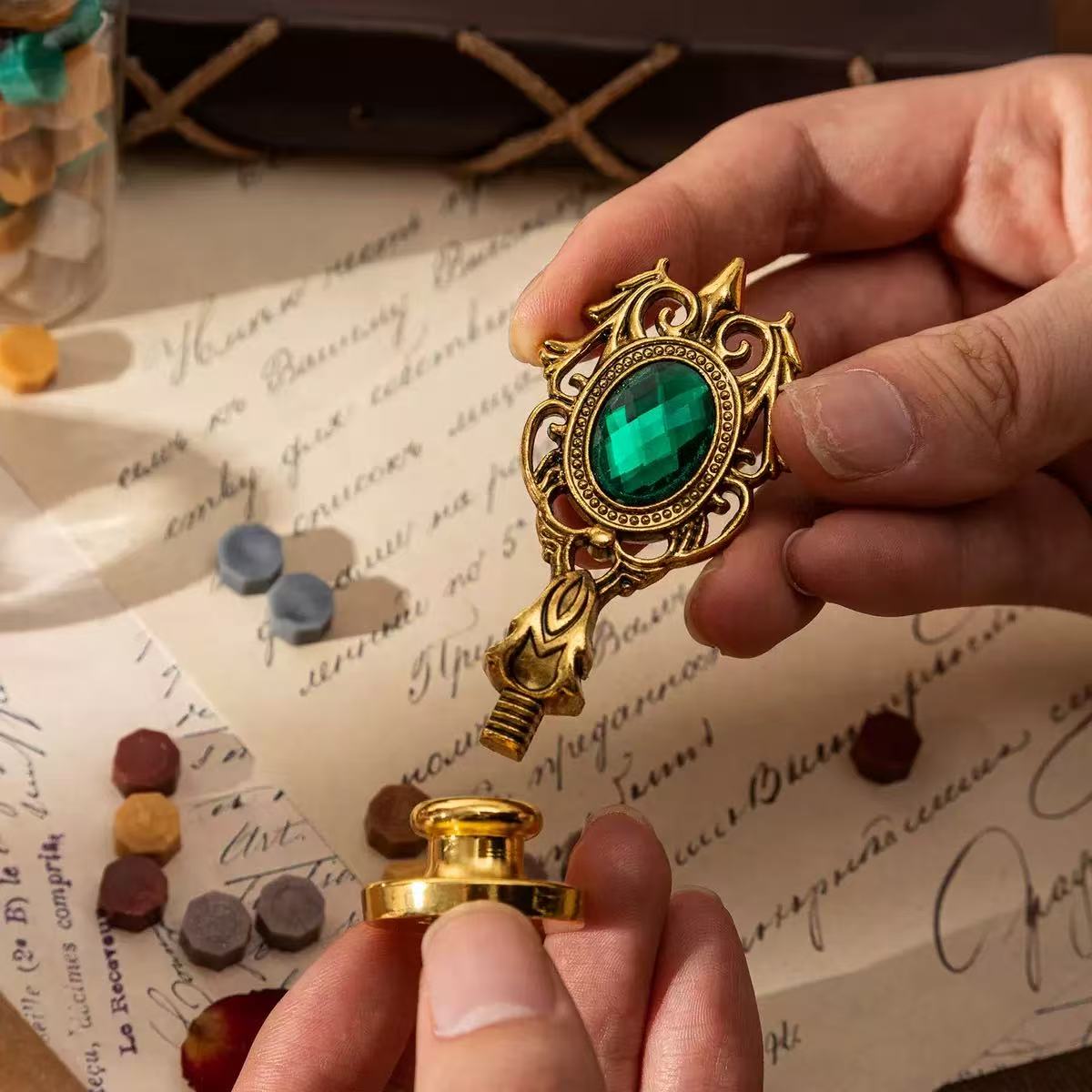 Christmas-Themed Vintage Wax Seal Stamp 7-Piece Set – Green Handle