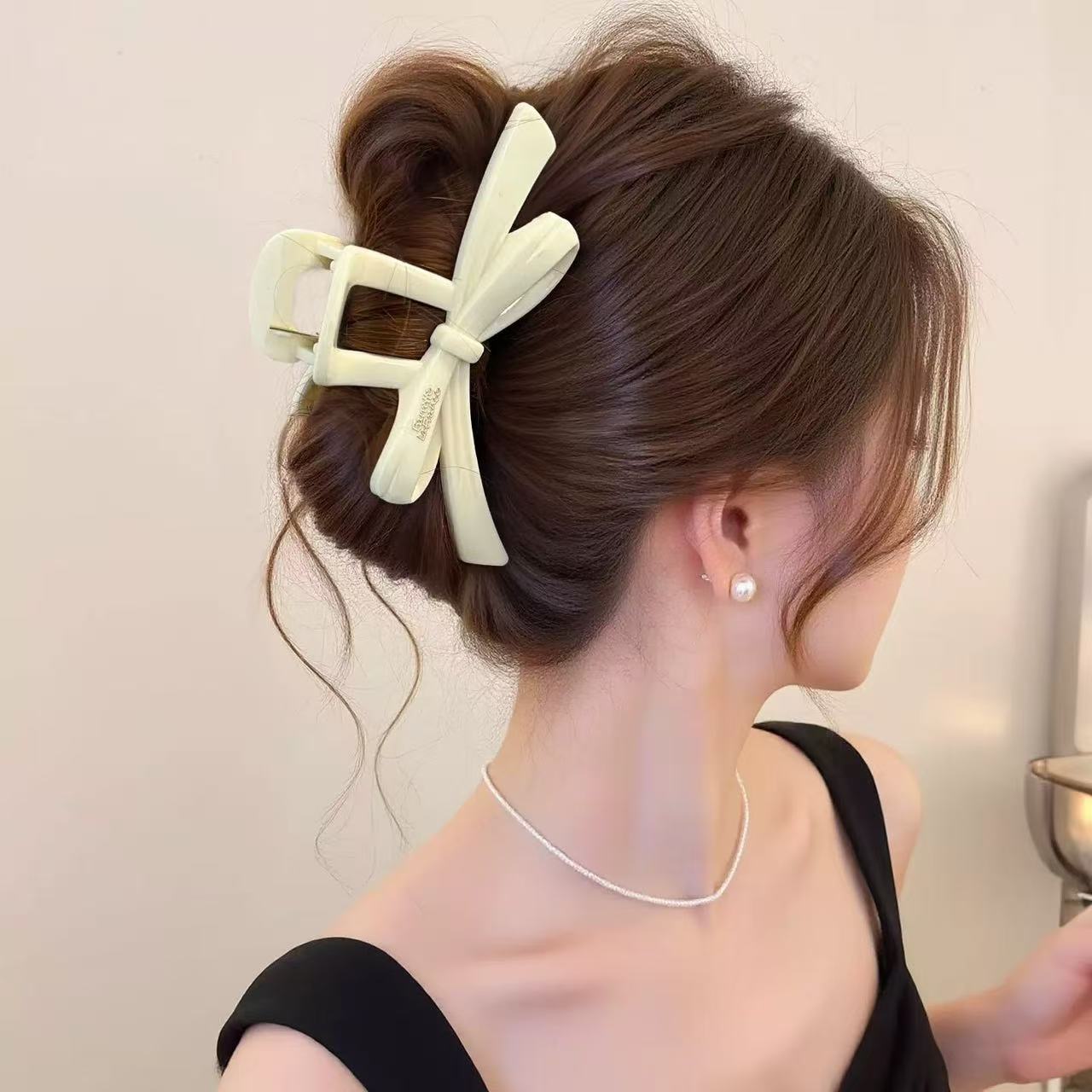 Bow Hair Claw Clip 12.5 cm – Beige
