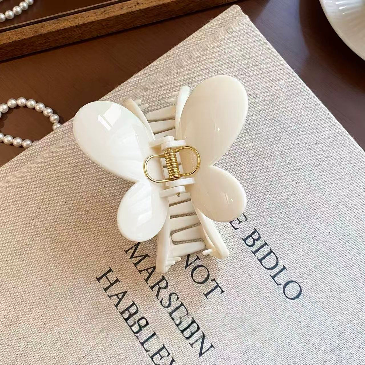 French-Style Butterfly Hair Claw Clip 10 cm – Cream White