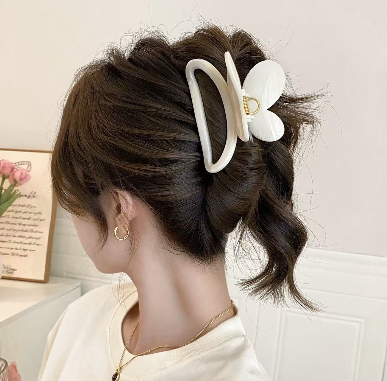 French-Style Butterfly Hair Claw Clip 10 cm – Cream White