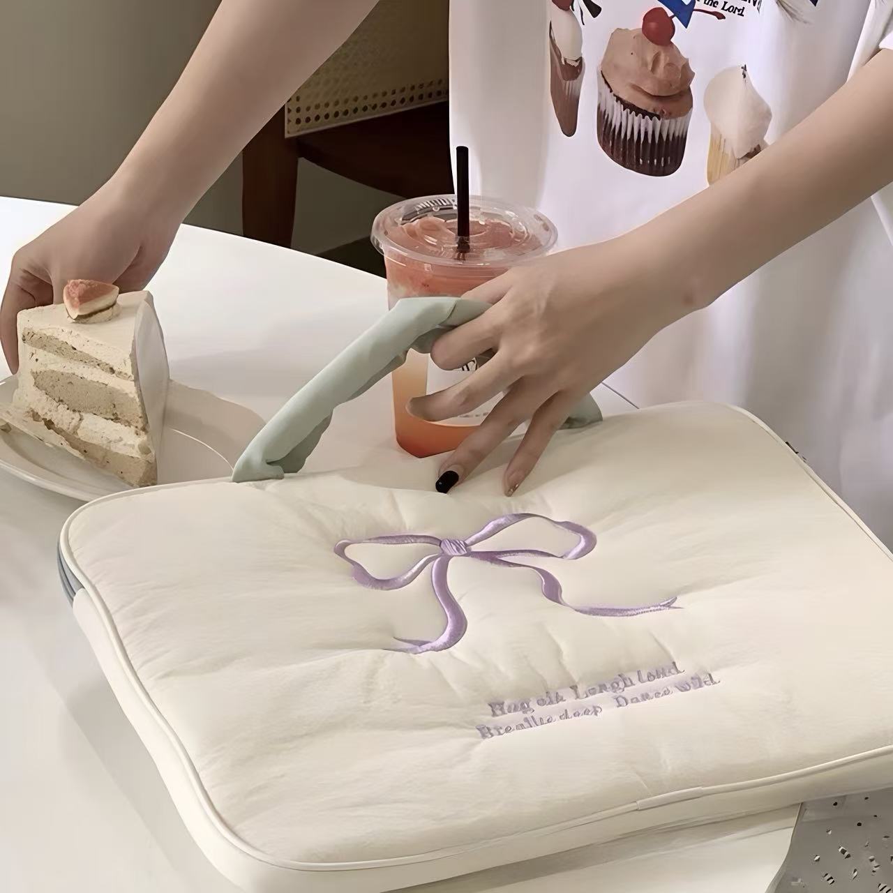 Bow Embroidered Laptop Sleeve 16" – White