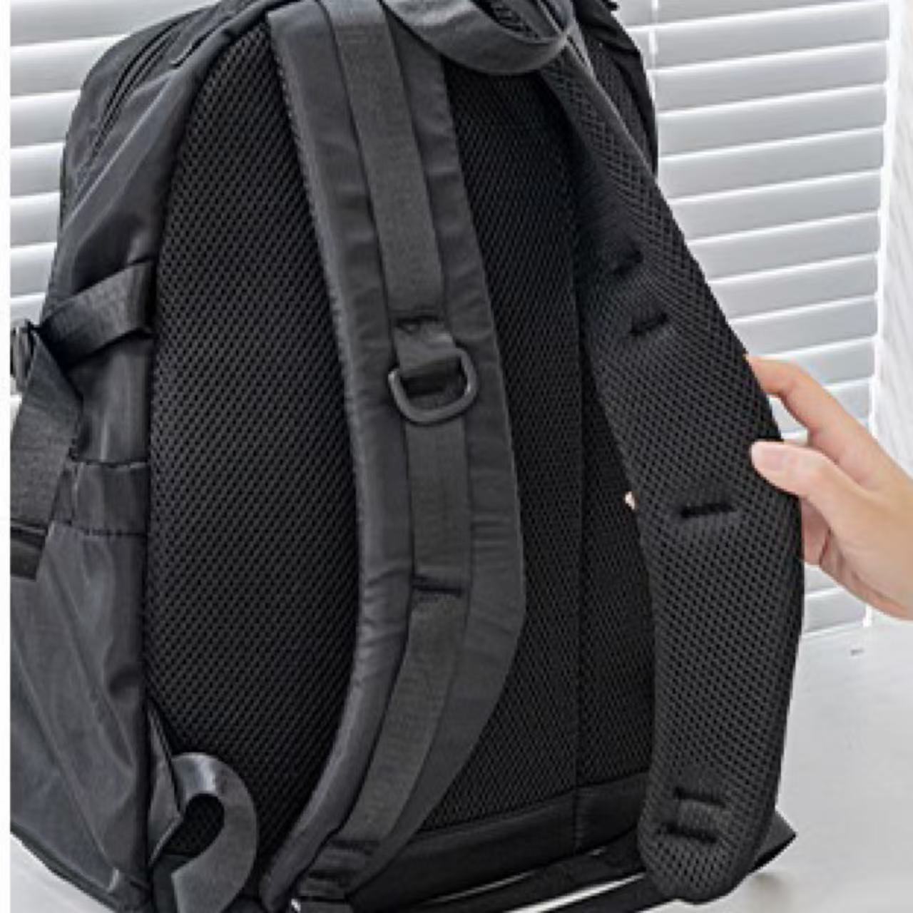 Rosyposy Display Window Series Backpack with Mini Bag Keychain – Black