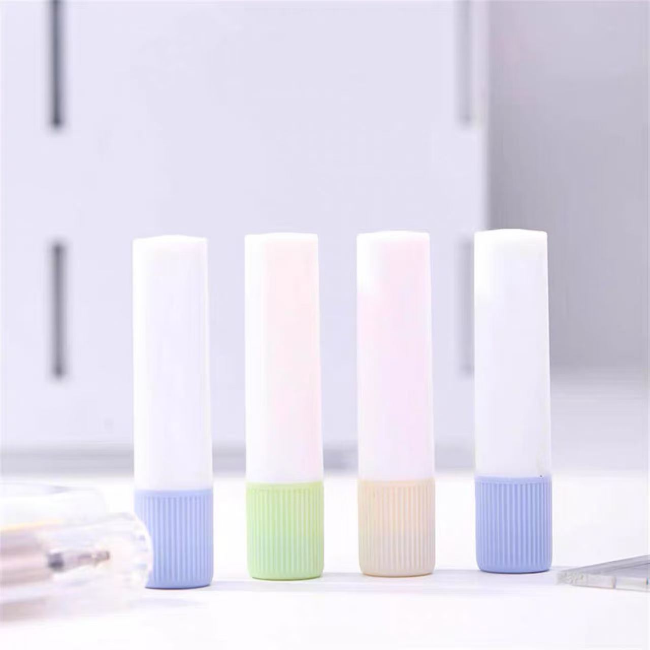 Gradient Pen-Style Glue Stick 2.2g – Matcha Green